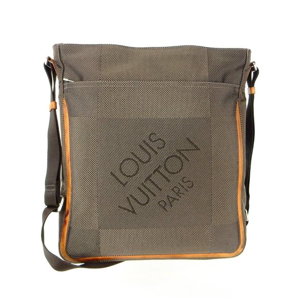 LOUIS VUITTON Compagnon Damier Geant Sable Messenger Shoulder Bag - Picture 3 of 13